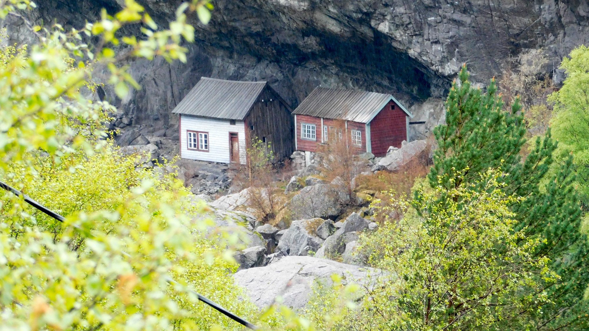 Domčeky sa nachádzajú v úplnom závere Jøssingfjord.
