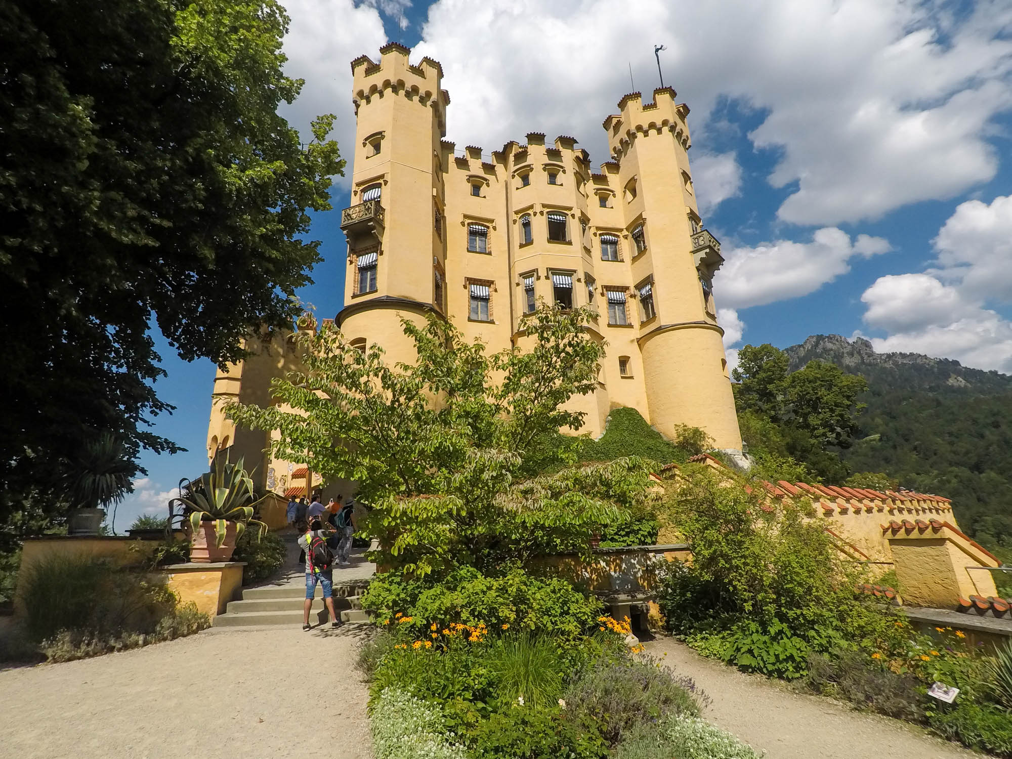 Zámok Hohenschwangau bol postavený v 19. storočí na mieste zrúcaniny predošlého hradu