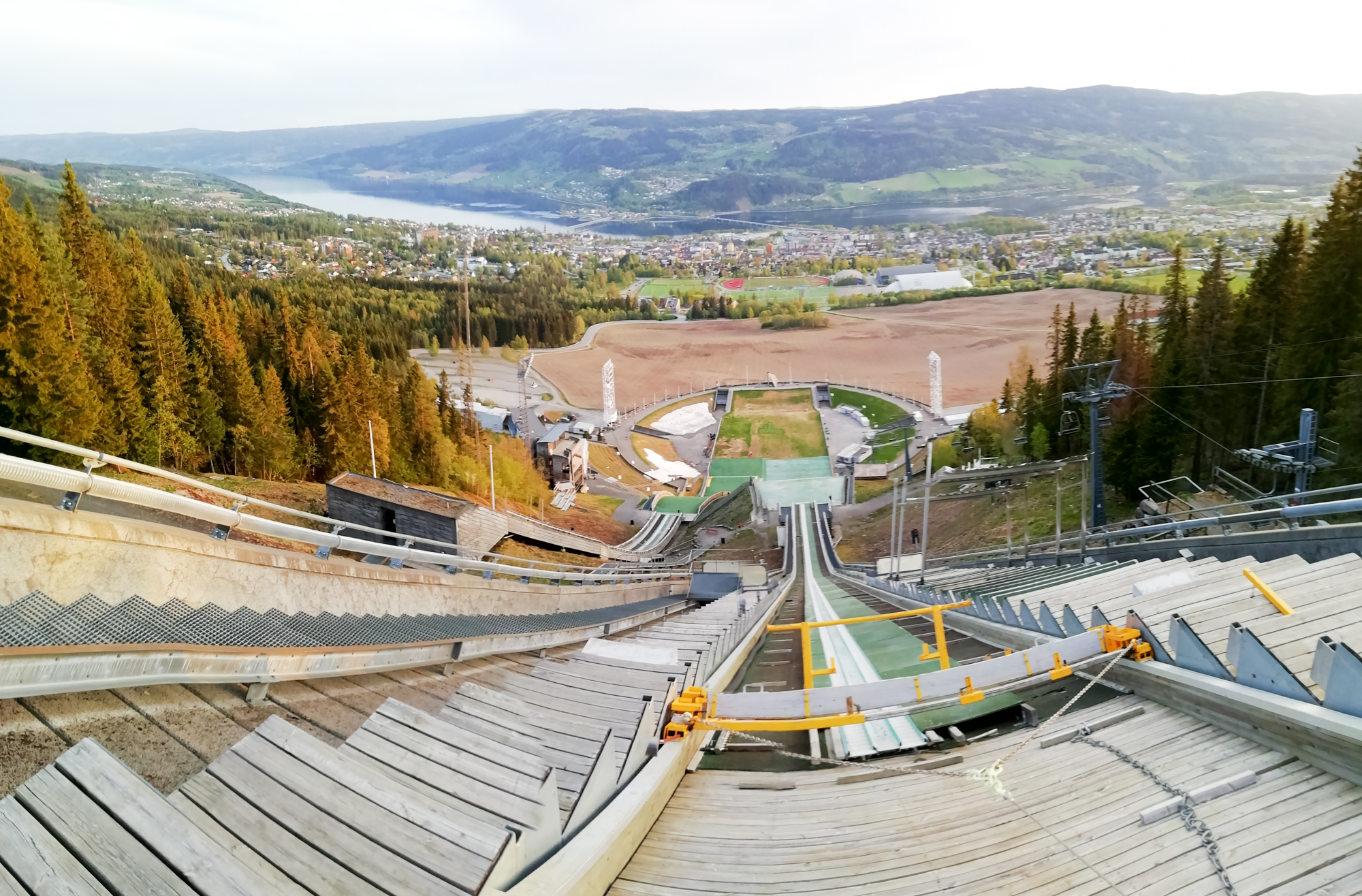 Pohľad z mostíka K120 na Lillehammer.