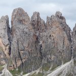 Foto 7: Zblízka ostré skalné veže Fermeda (Torri della Fermeda) z masívu Odle (Geisler).