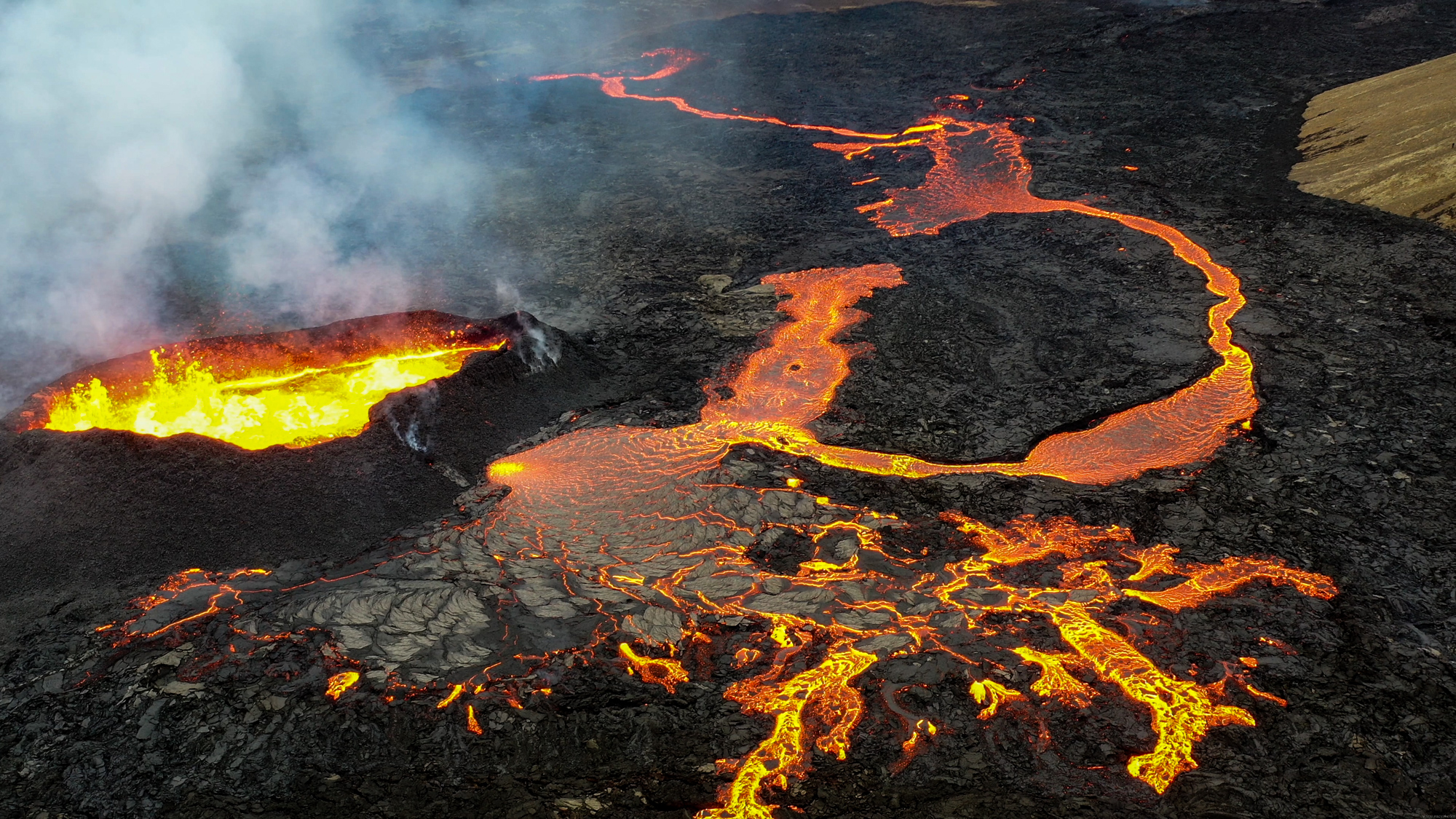 Erupcia pod vrchom Litli-Hrútur trvala takmer jeden mesiac.