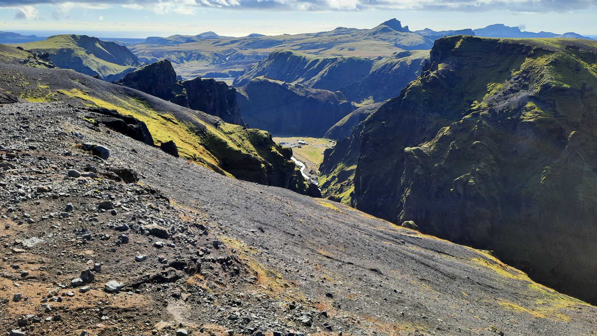 Pohľad zhora na Þakgil.