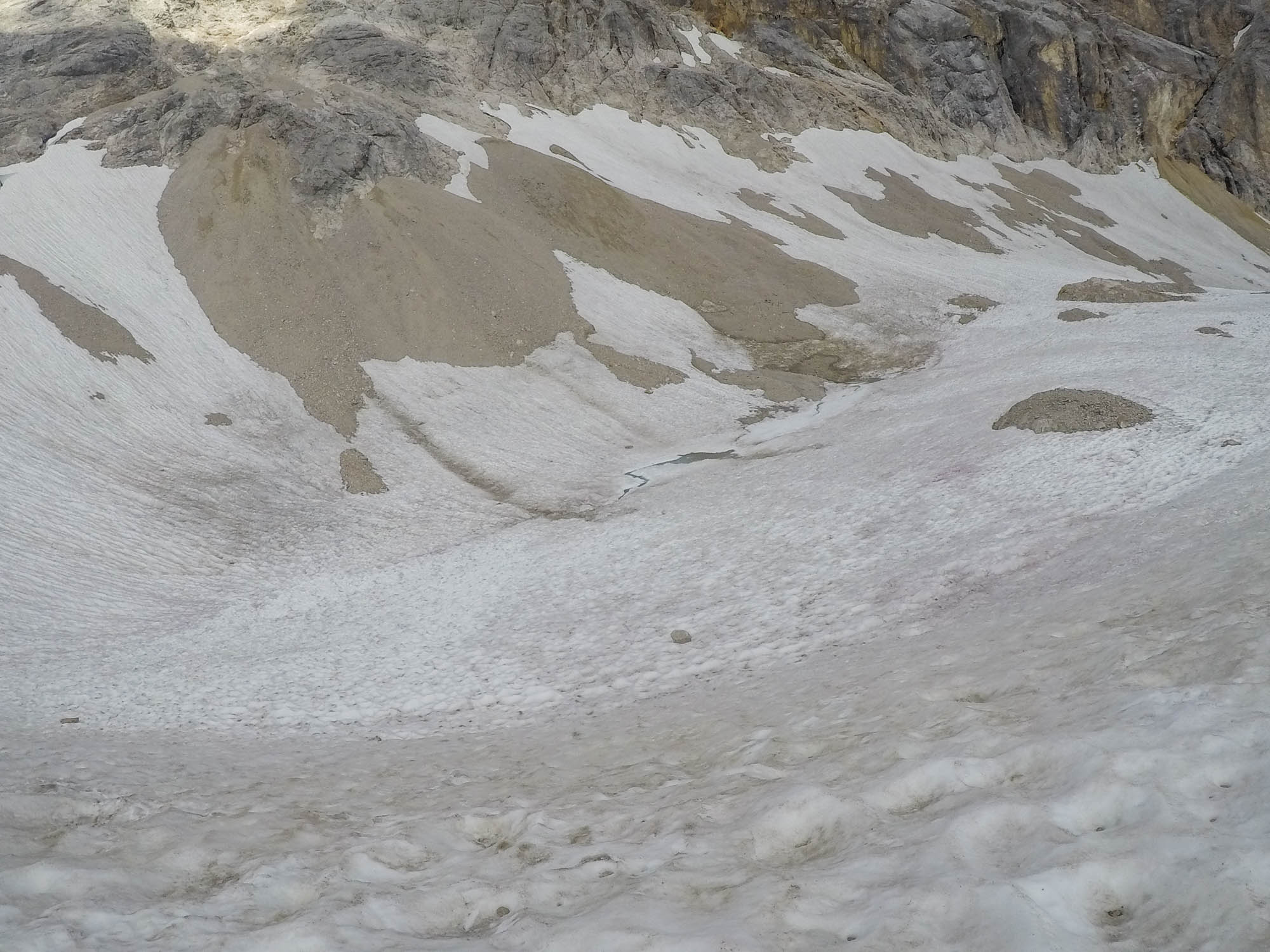 Roztápajúci sa ľadovec pod Zugspitze.
