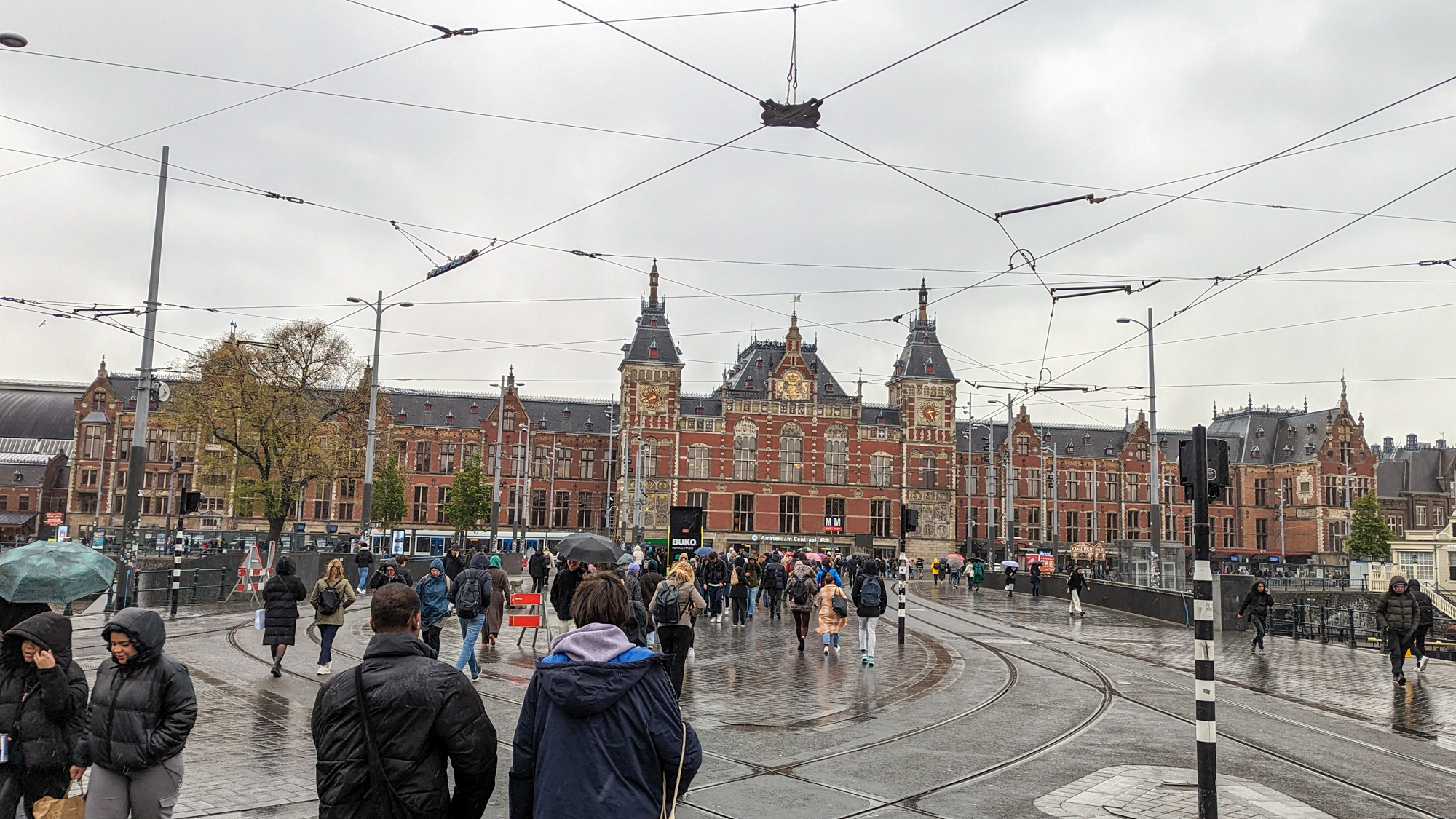 Centrálna vlaková stanica v Amsterdame, Amsterdam Centraal.