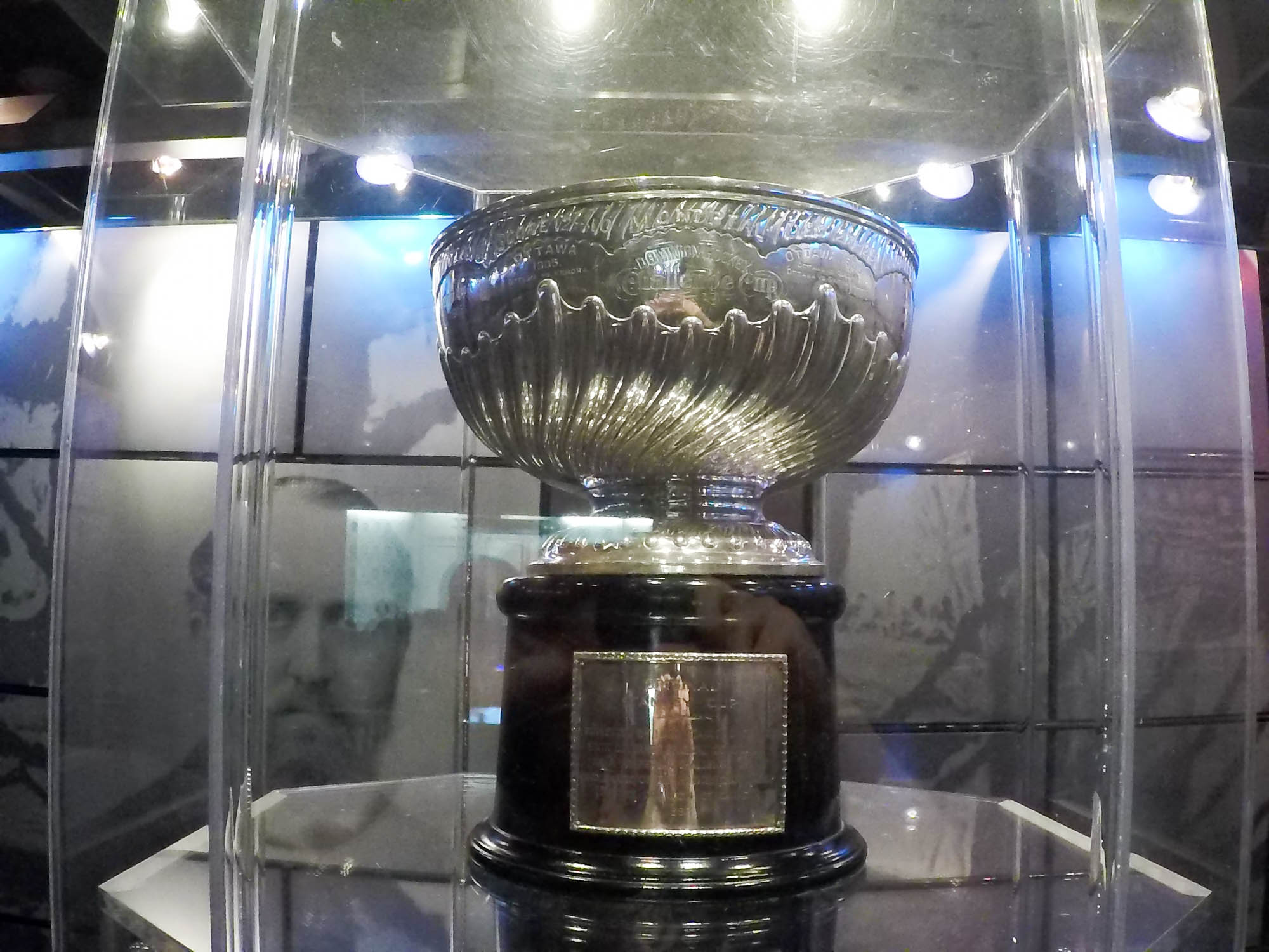 Pôvodný Stanley cup, kúpený Lordom Stanleym.