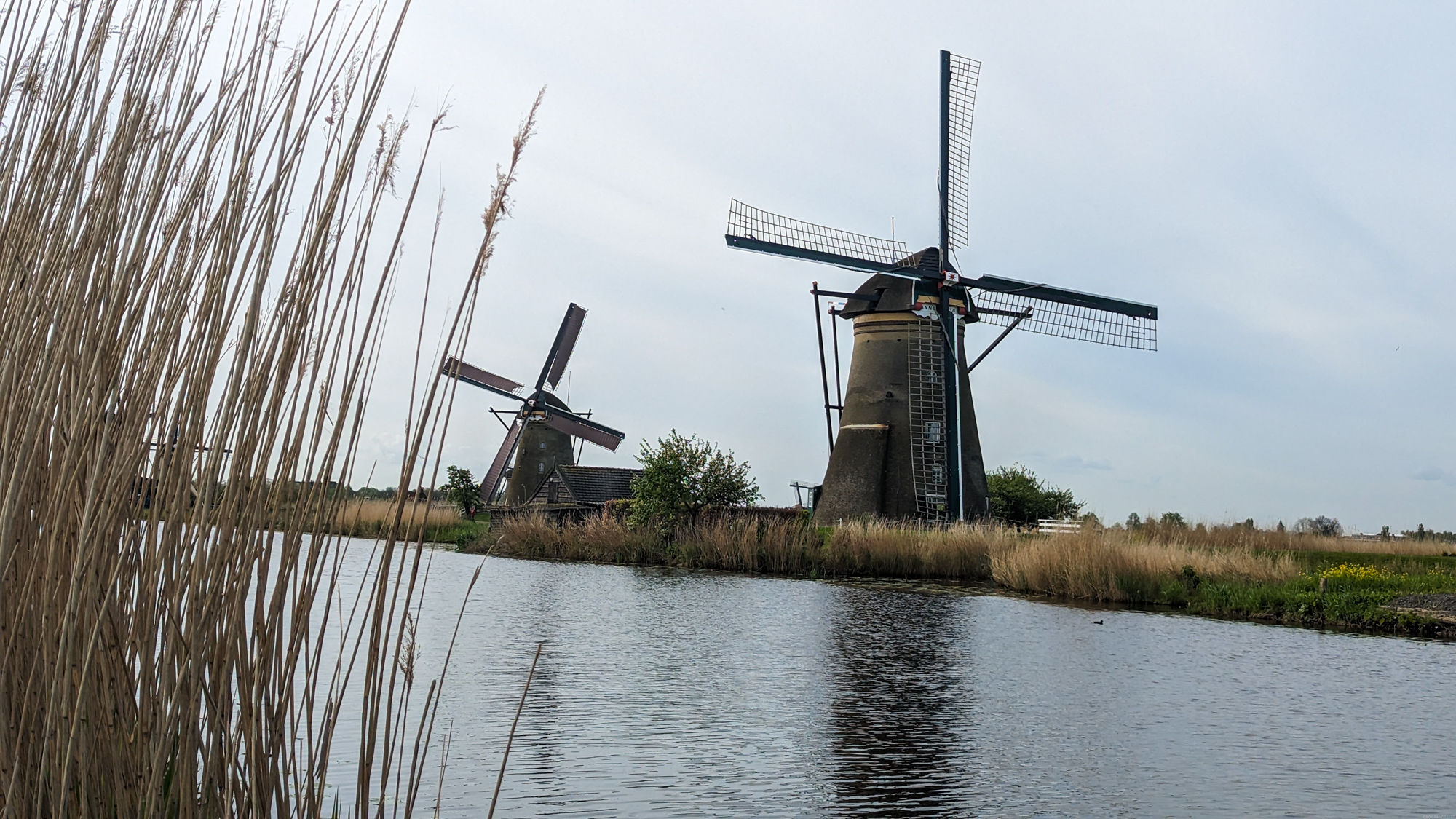 Kinderdijk je malá dedinka v Holandsku, ktorá je známa svojimi historickými veternými mlynmi.