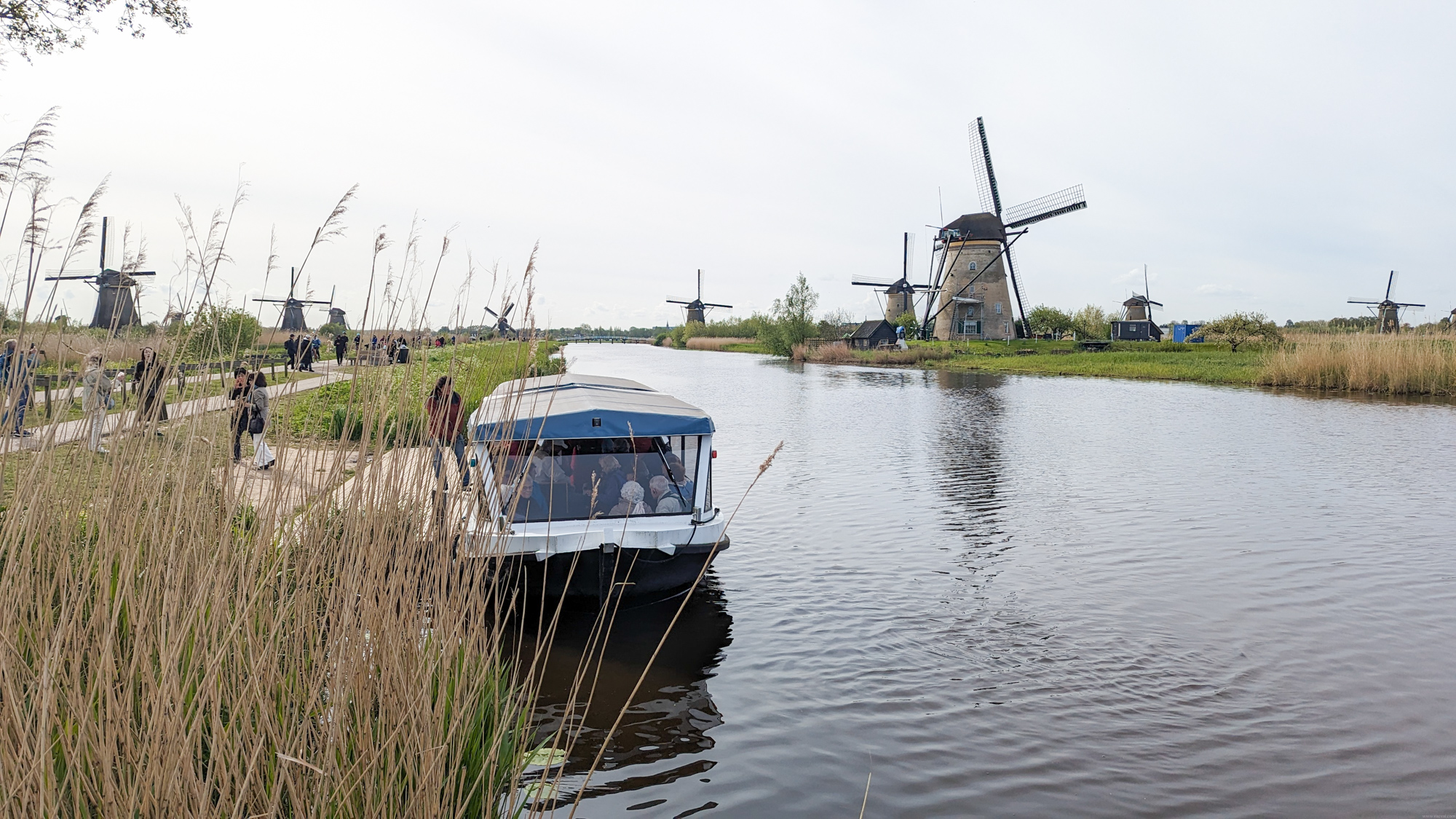 V Kinderdijku sa nachádza 19 historických veterných mlynov, ktoré boli postavené v 18. storočí.