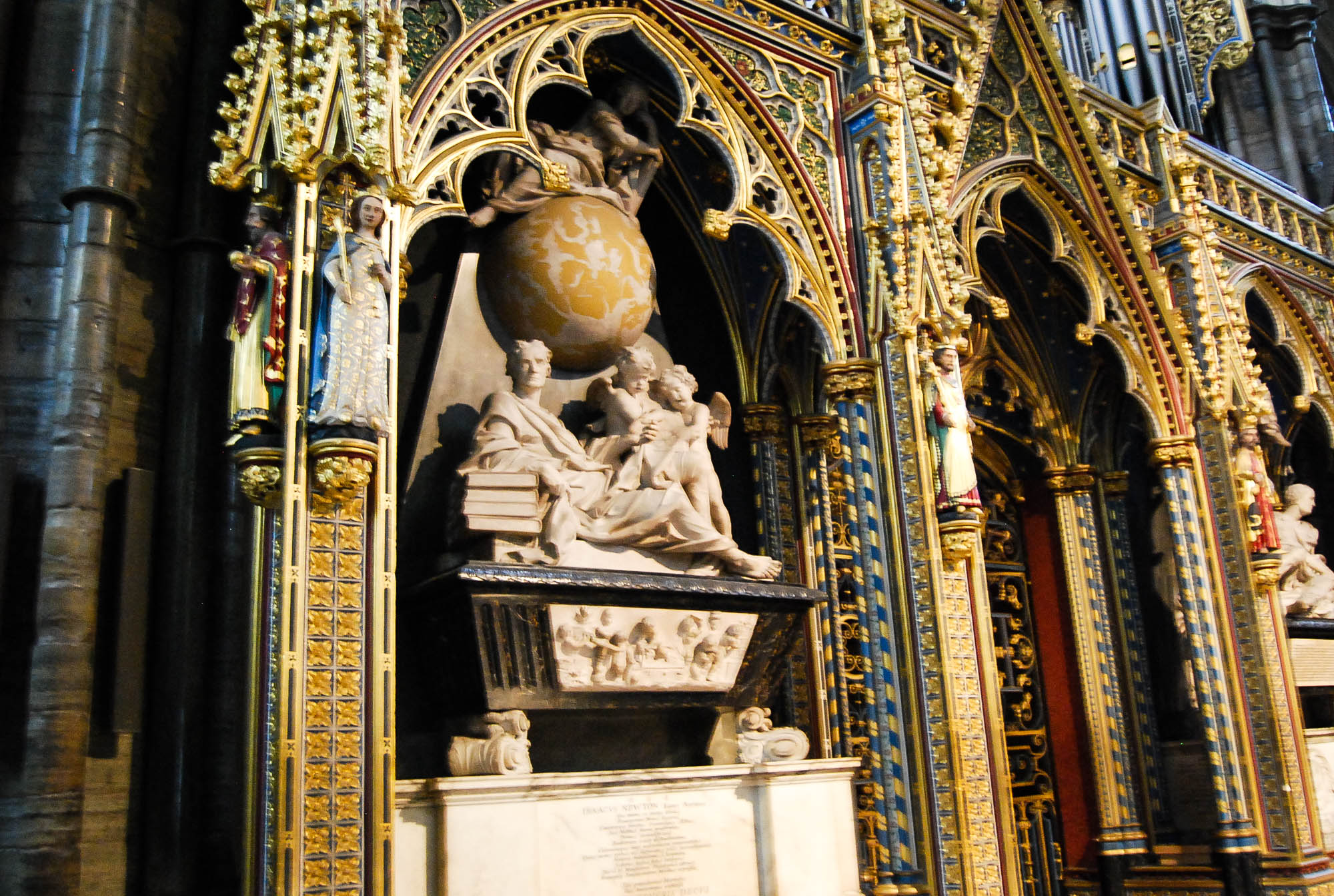 hrobka Isaaca Newtona vo Westminster Abbey